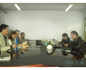 美国金晶玻纤公司与签订订货合同