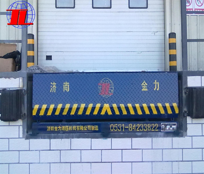 Fixed hydraulic boarding bridge