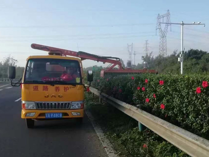 临沂大型绿篱修剪机其特点是什么？
